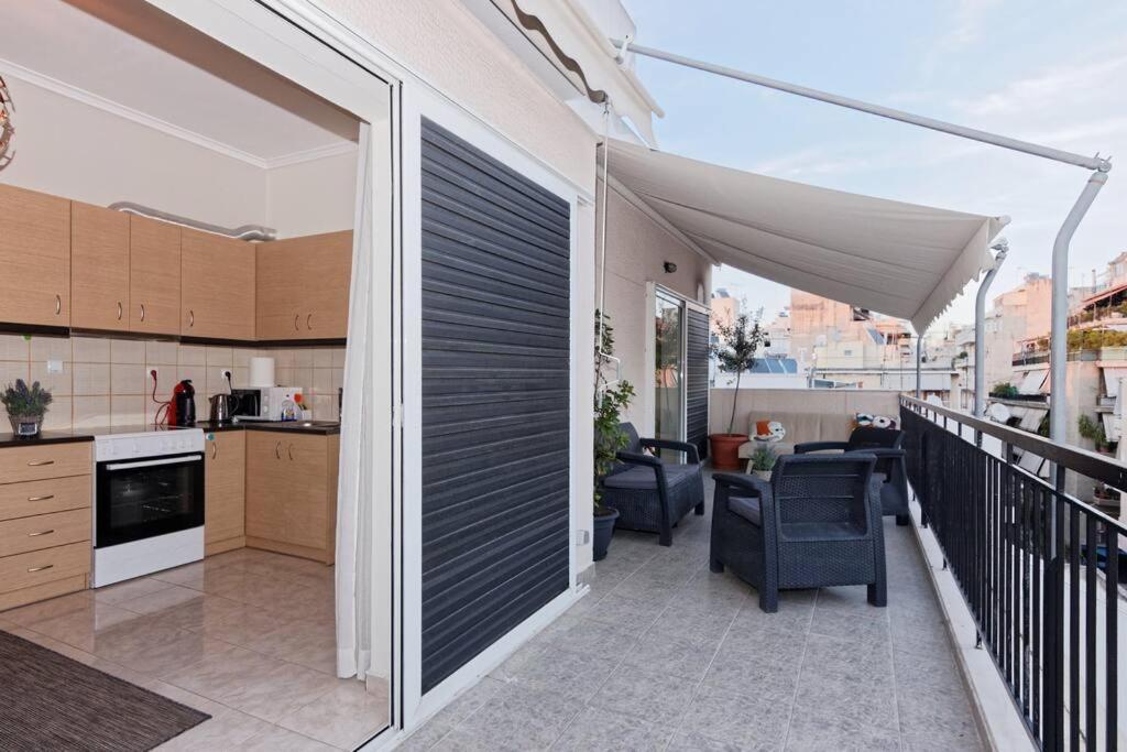 Big Terrace Near Metro And Athens Center Atenas Exterior foto