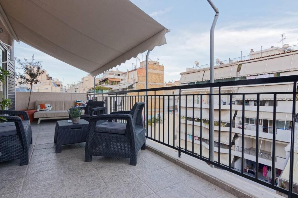 Big Terrace Near Metro And Athens Center Atenas Exterior foto