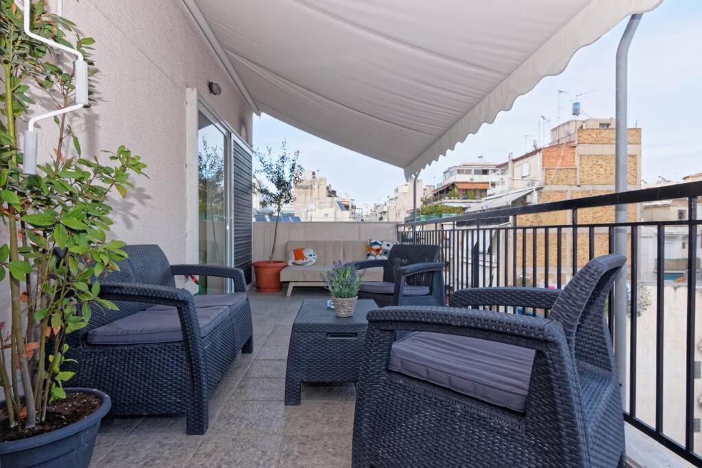 Big Terrace Near Metro And Athens Center Atenas Exterior foto
